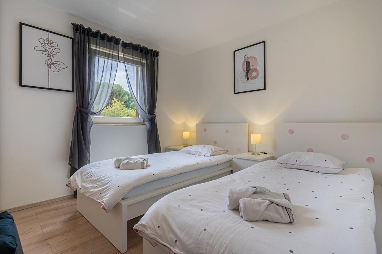 Apartmani Utmar كريس المظهر الخارجي الصورة