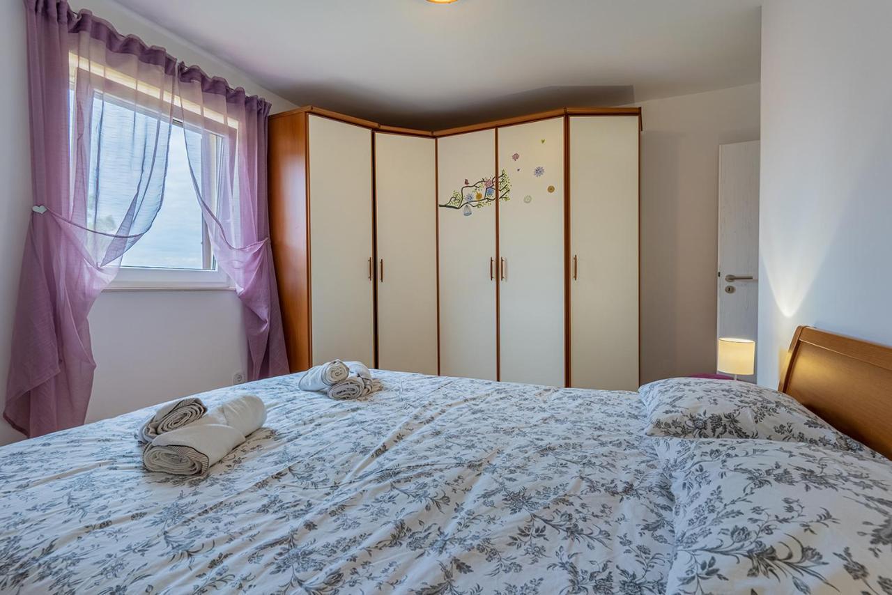 Apartmani Utmar كريس المظهر الخارجي الصورة