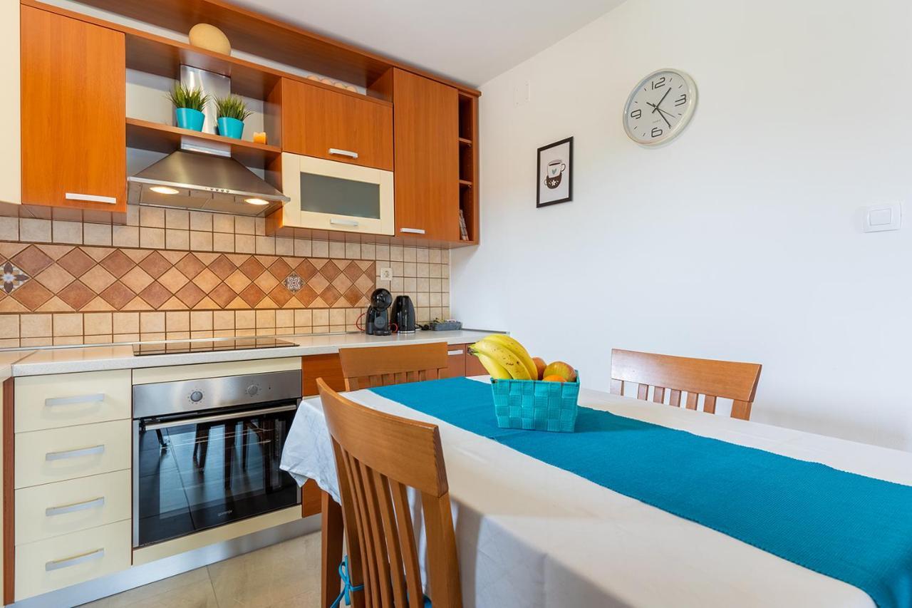 Apartmani Utmar كريس المظهر الخارجي الصورة