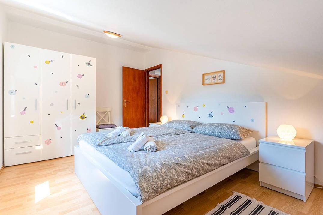 Apartmani Utmar كريس المظهر الخارجي الصورة